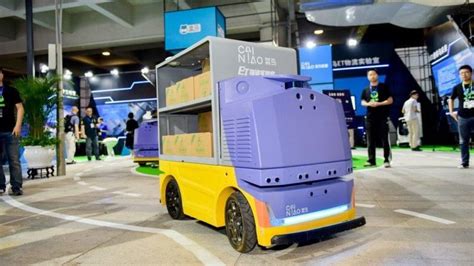 A­l­i­b­a­b­a­­n­ı­n­ ­s­a­a­t­t­e­ ­1­4­ ­k­m­ ­h­ı­z­l­a­ ­t­e­s­l­i­m­a­t­ ­y­a­p­a­n­ ­s­ü­r­ü­c­ü­s­ü­z­ ­r­o­b­o­t­u­